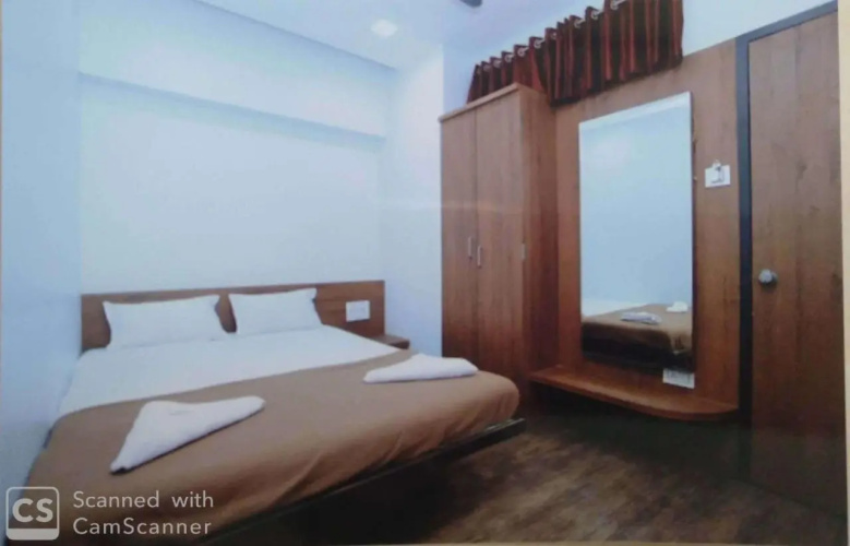 Rajhuns Deluxe Lodging
