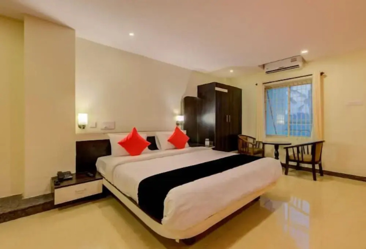Hotel Beehive Grand