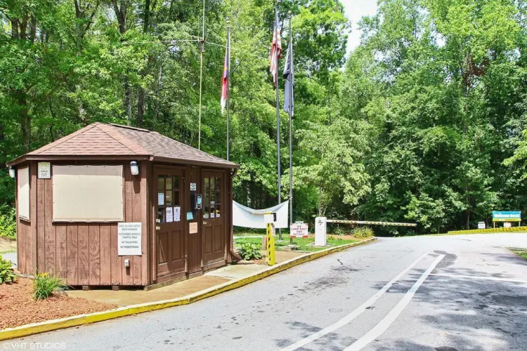 Forest Lake Camping Resort Cabin 18