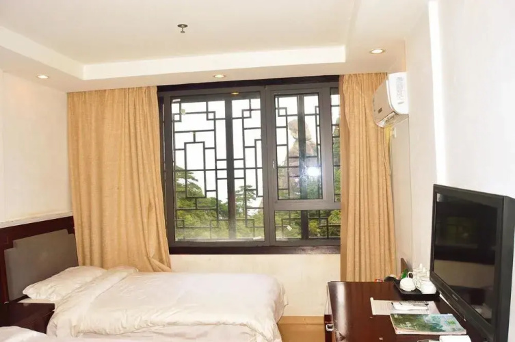 Nvshen Hotel