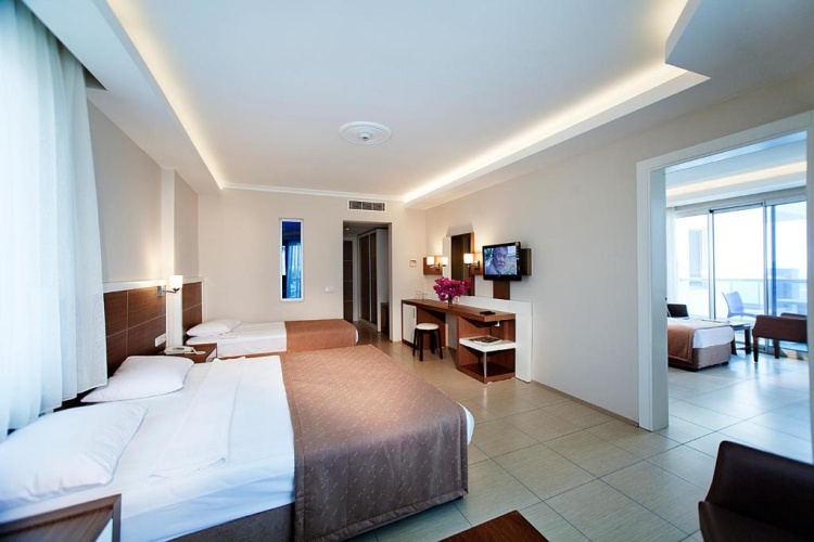 Suite with balcony and with view