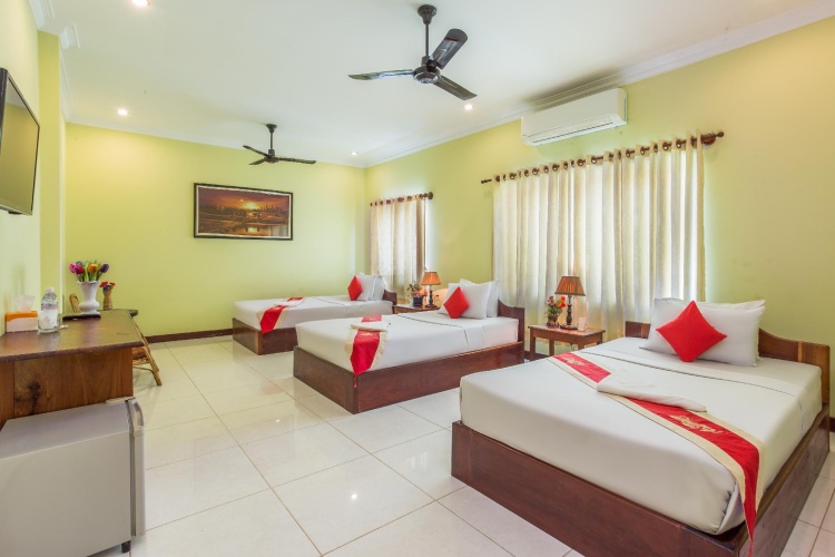 Standard Triple room