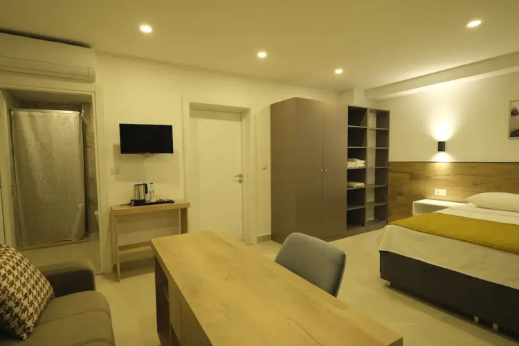 Tut Hotel