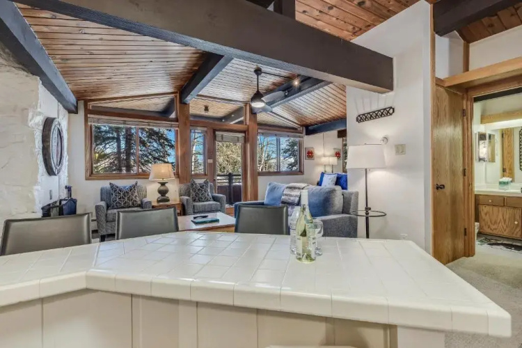 Laurelwood Condominiums Studio Deluxe Unit 113