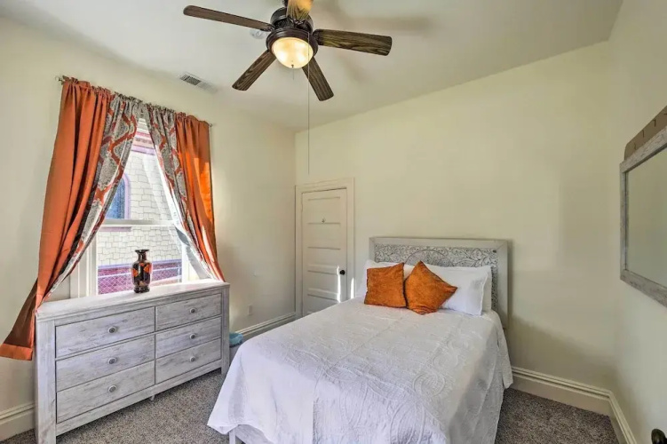 Riverside House w/ Yard ~ 1 Mi to Downtown!