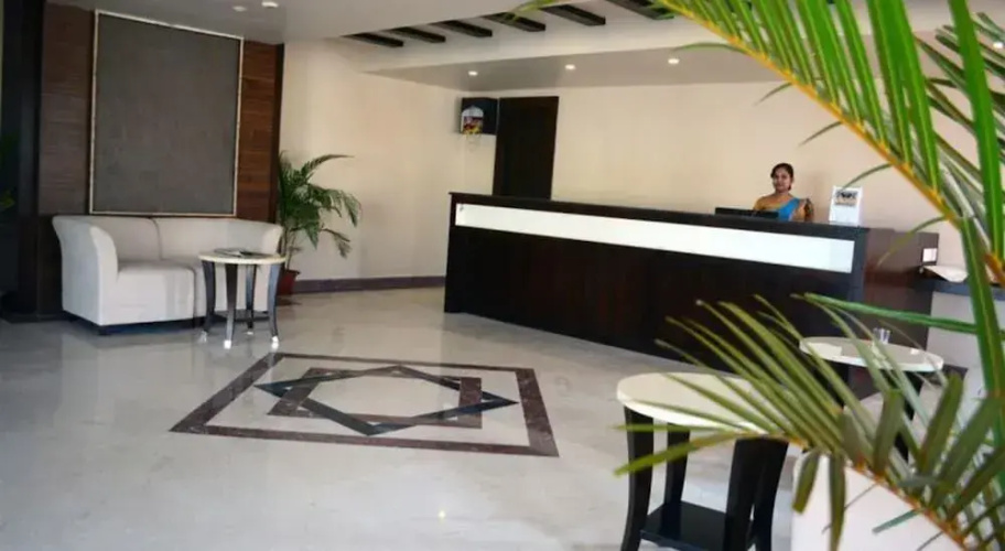 Hotel East West