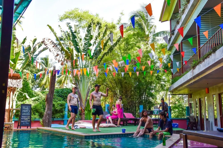 Mad Monkey Koh Phangan Hostel - Adults Only