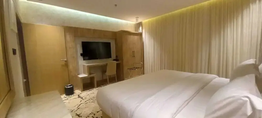Hyatt Town 2