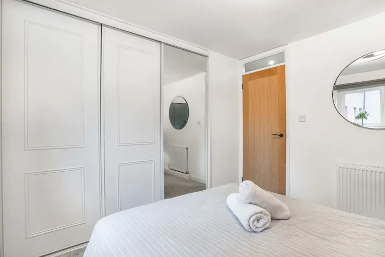 Modern 2bed Apartment-free Parking