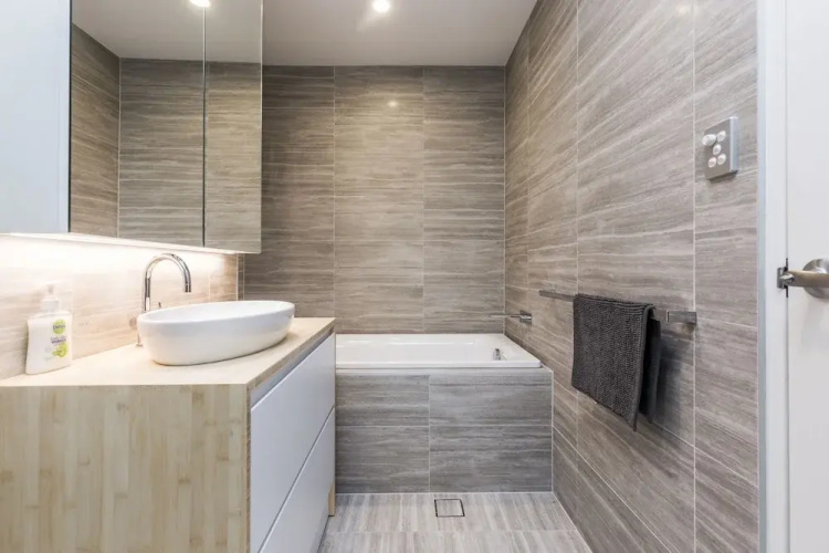 Executive 2 Storey Apartment with Pool
