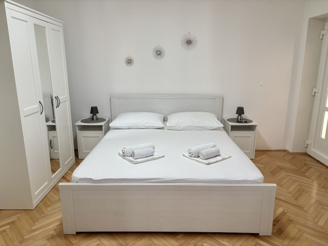 Apartments Sini