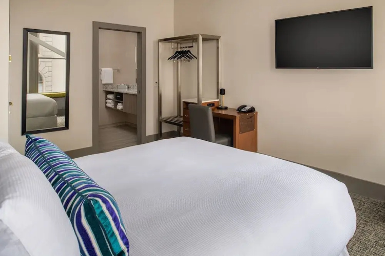 Harlow Hotel