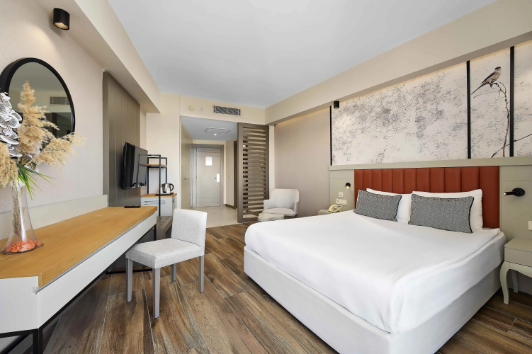 Standard room with partial sea view
