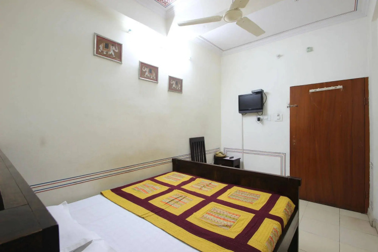 Hotel Raghuraj Palace