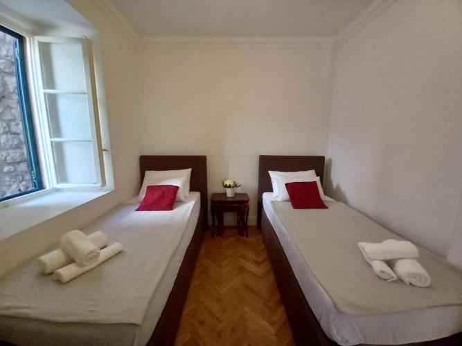 3 Bedrooms Apartment