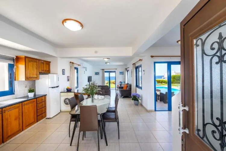 Villa Diana Seaside in Pomos