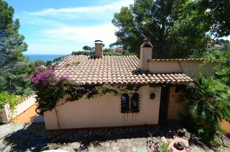 3 Bedrooms Cottage
