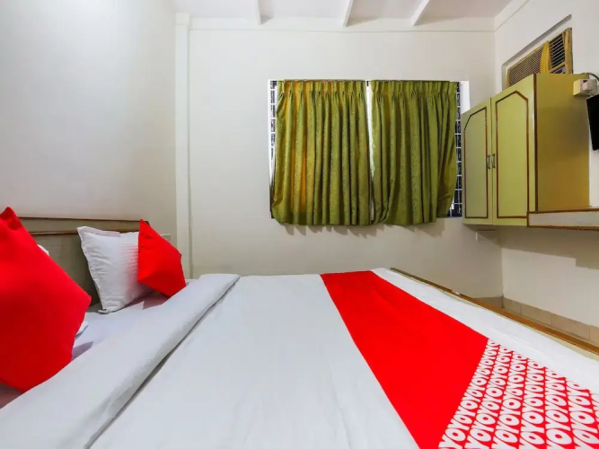 OYO 23068 Hotel Kamal Palace