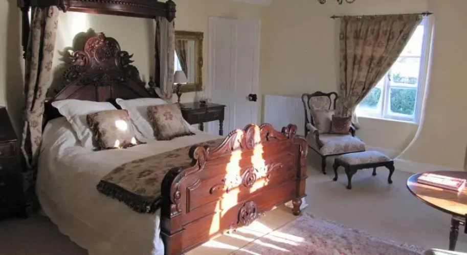 Lee Manor