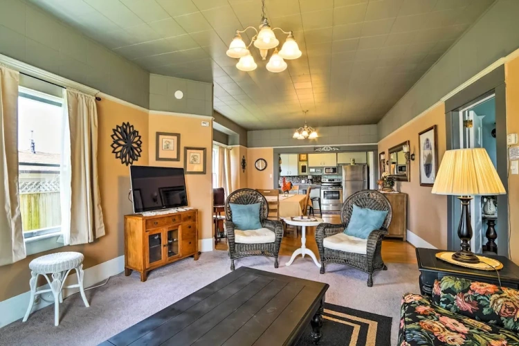 4 Bedrooms Cottage