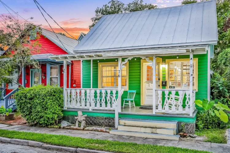 Adorable Cottage Near Downtown W/ Enclosed Yard & Spiral Staircase - Dogs Ok - Florida