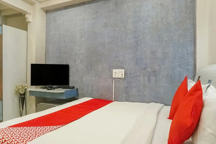 OYO 23711 Hotel Tushar