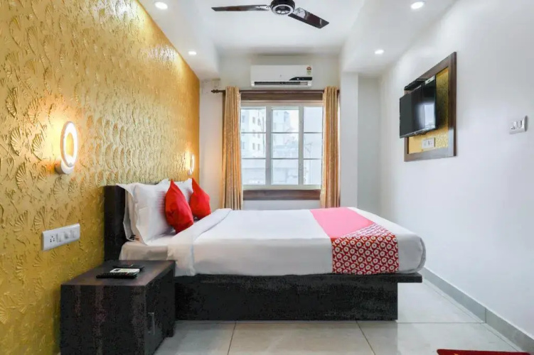 Feathers by OYO Rooms