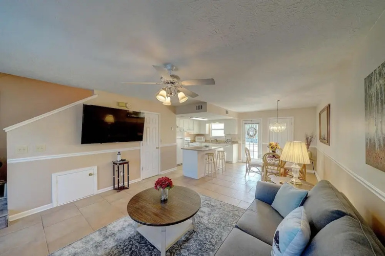 206 White Sandy-pet Friendly
