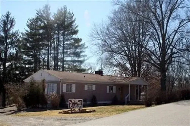 The Orchard Hill Inn