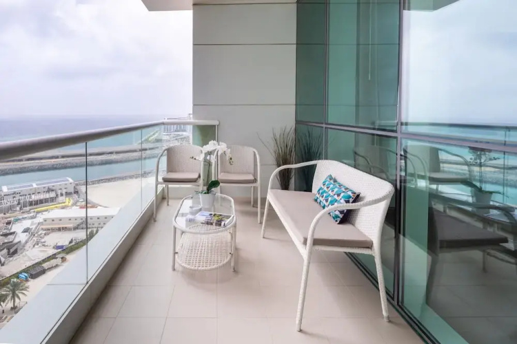 Grand 2BR w/ a Full Sea View & Direct Beach Access