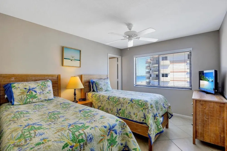Inviting Beachfront Condo With Pool, spa and Views