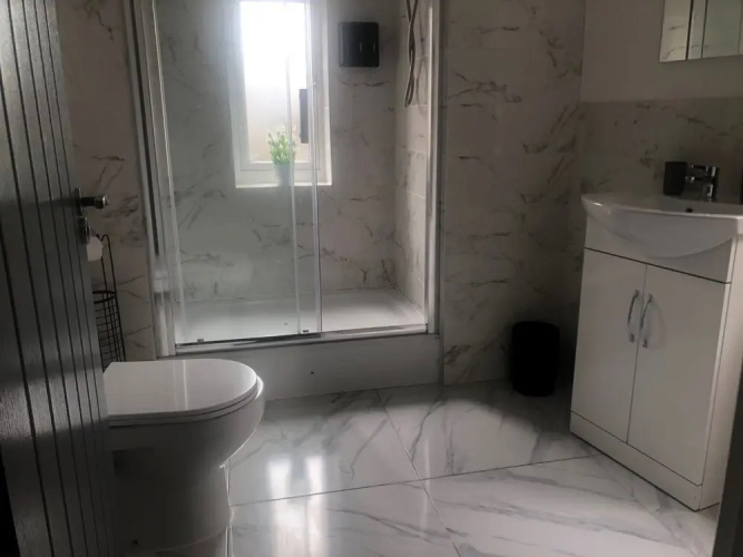 2 Bed Flat - Sleeps 6 - Parking - Wifi