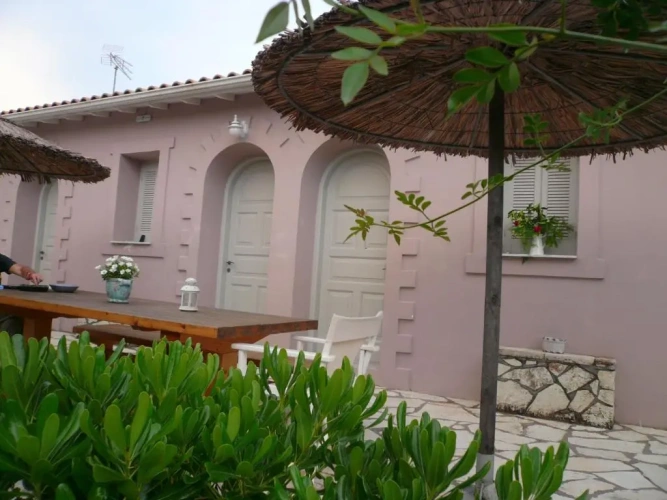 Apartment with garden view