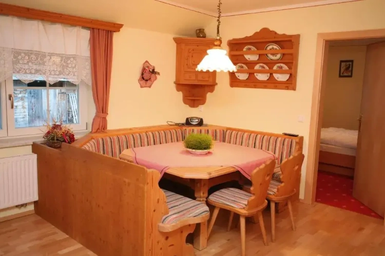 3 Bedrooms Apartment