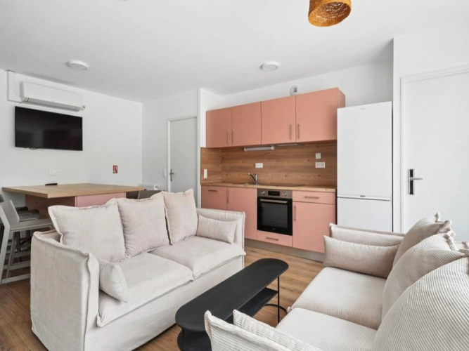6 Bedrooms Suite
