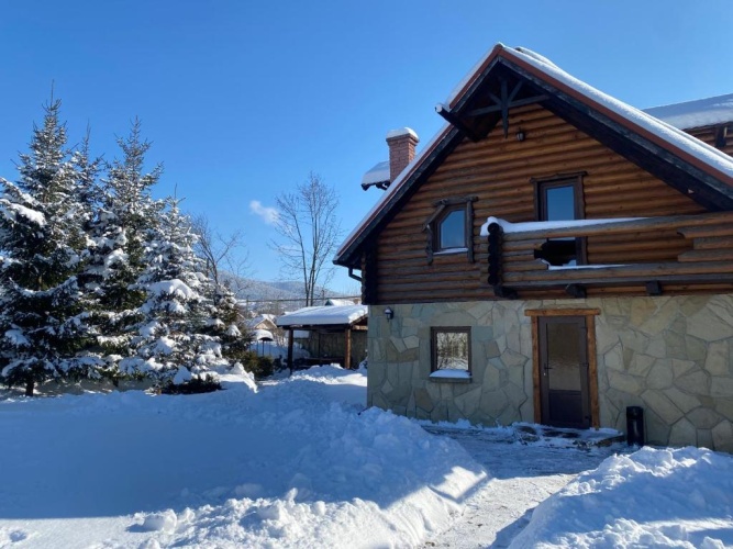 2 Bedrooms Chalet