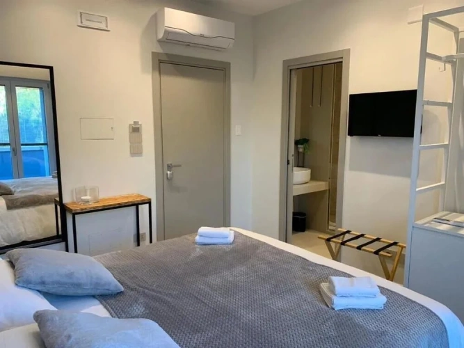 Classic Twin room with partial sea view