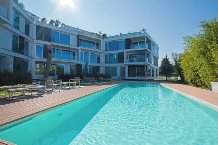 Apartment with pool view