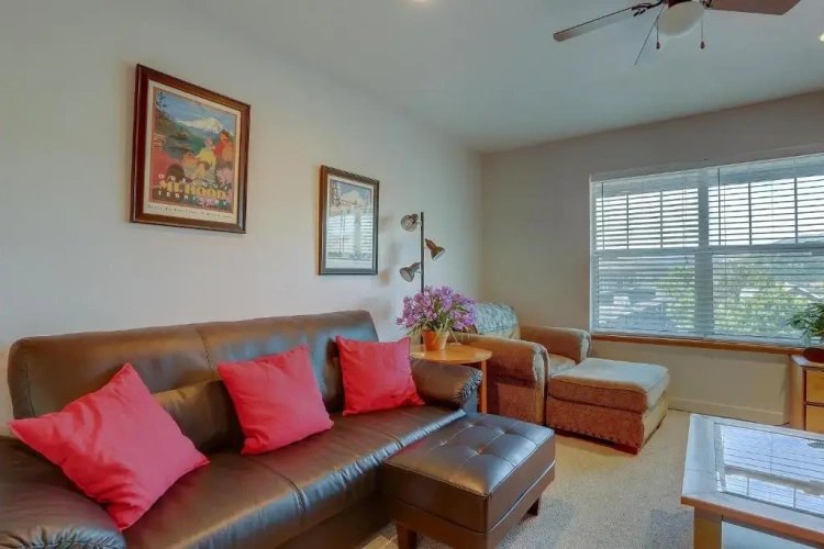 2 Bedrooms Apartment