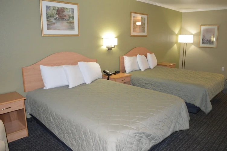 Standard Quadruple room with view