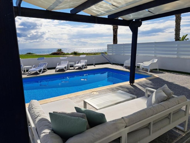 3 Bedrooms Villa
