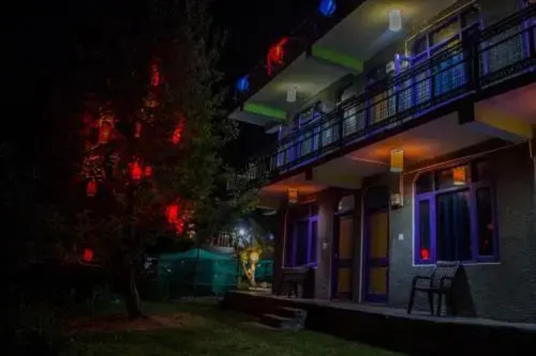 Nomad's Den - A Backpacker Hostel