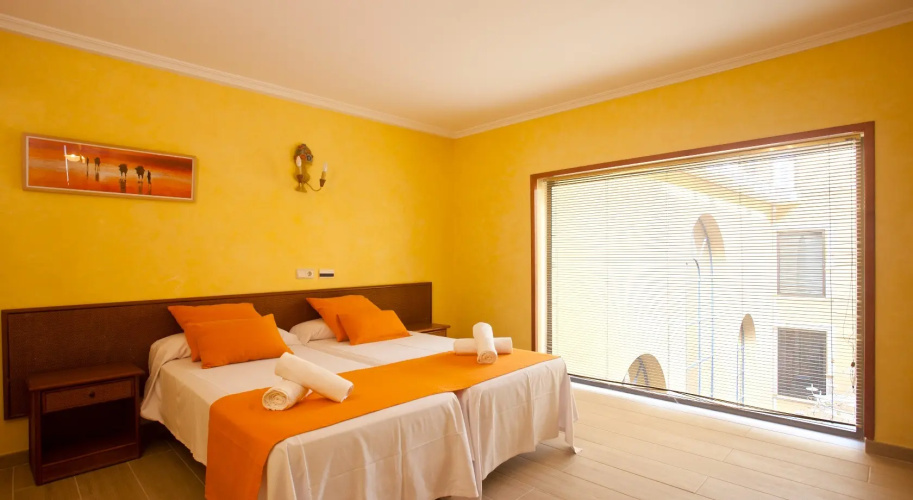 Standard Single room with balcony and with pool view