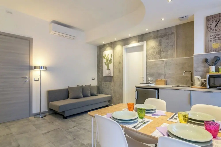 Modern Studio with Balcony in Milan