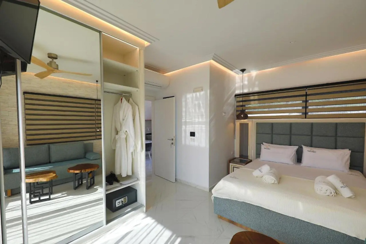 Beach Walk Luxury Suites