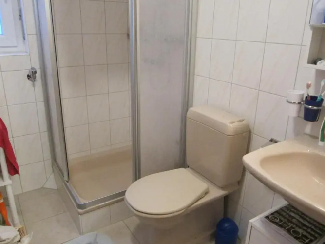 2.5-Zimmer-Wohnung Balkon freie See- und Bergsicht, Garage PPe