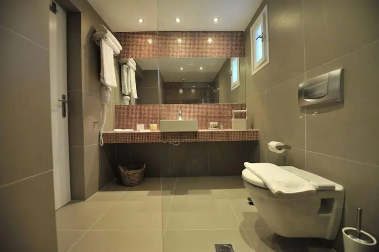 Almira Suites