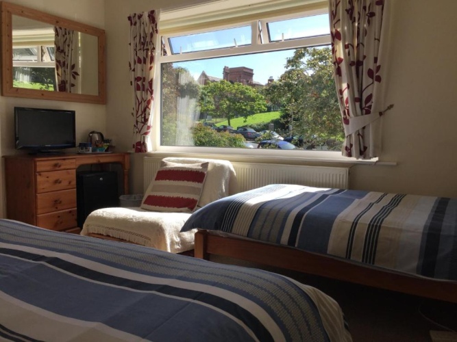 Standard Triple room