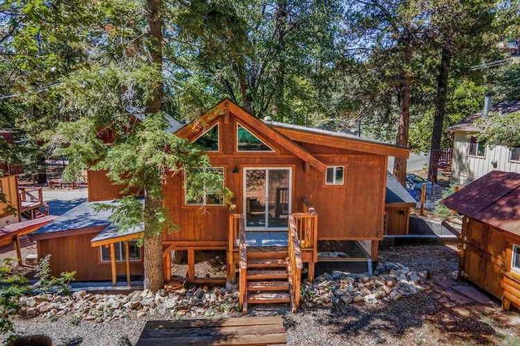 5 Bedrooms Cottage