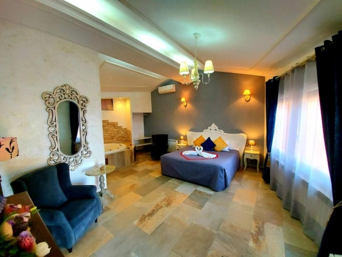 Deluxe Suite with view